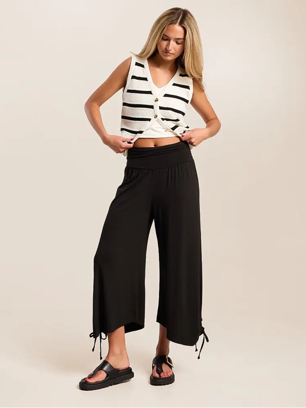 NWT Willow & root black ruched wide leg cropped pants